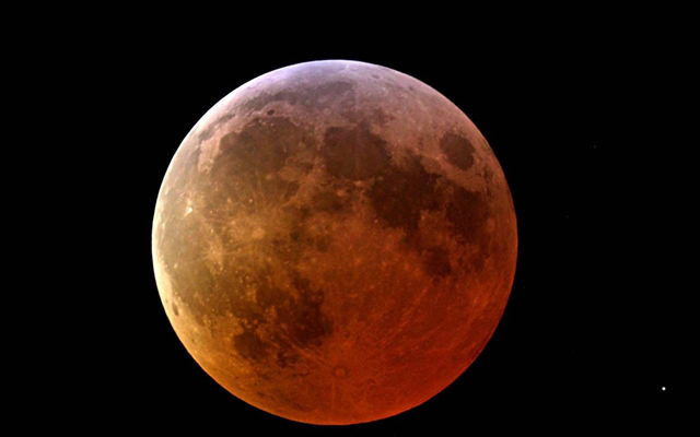 Eclissi totale di Luna a Napoli 28 settembre 2015