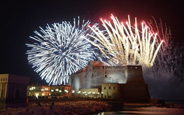 Fuochi d’artificio sul Lungomare di Napoli Festa di Piedigrotta 20115