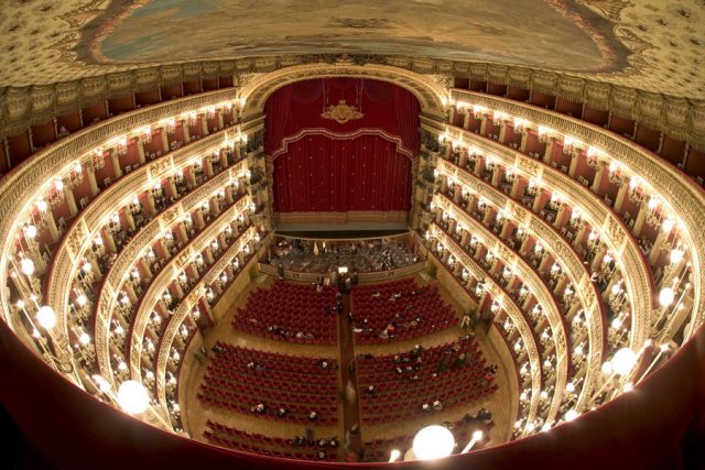 Il teatro San Carlo di Napoli