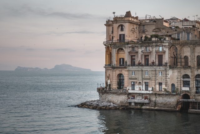 Palazzo donn'anna Napoli