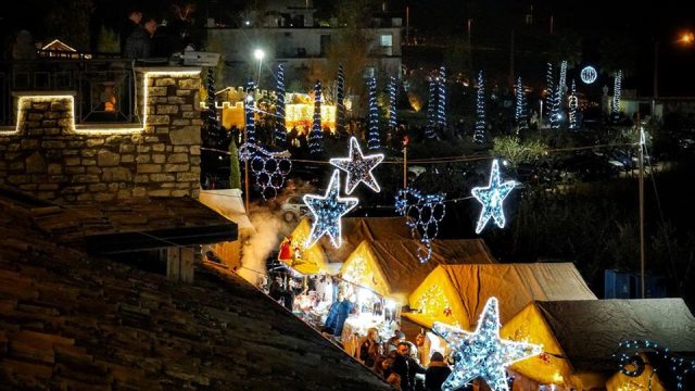 Viaggio Nella Citta Di Babbo Natale.Mercatini Nel Villaggio Di Babbo Natale 2019 Alla Tenuta La Fortezza Bn Napoli Da Vivere