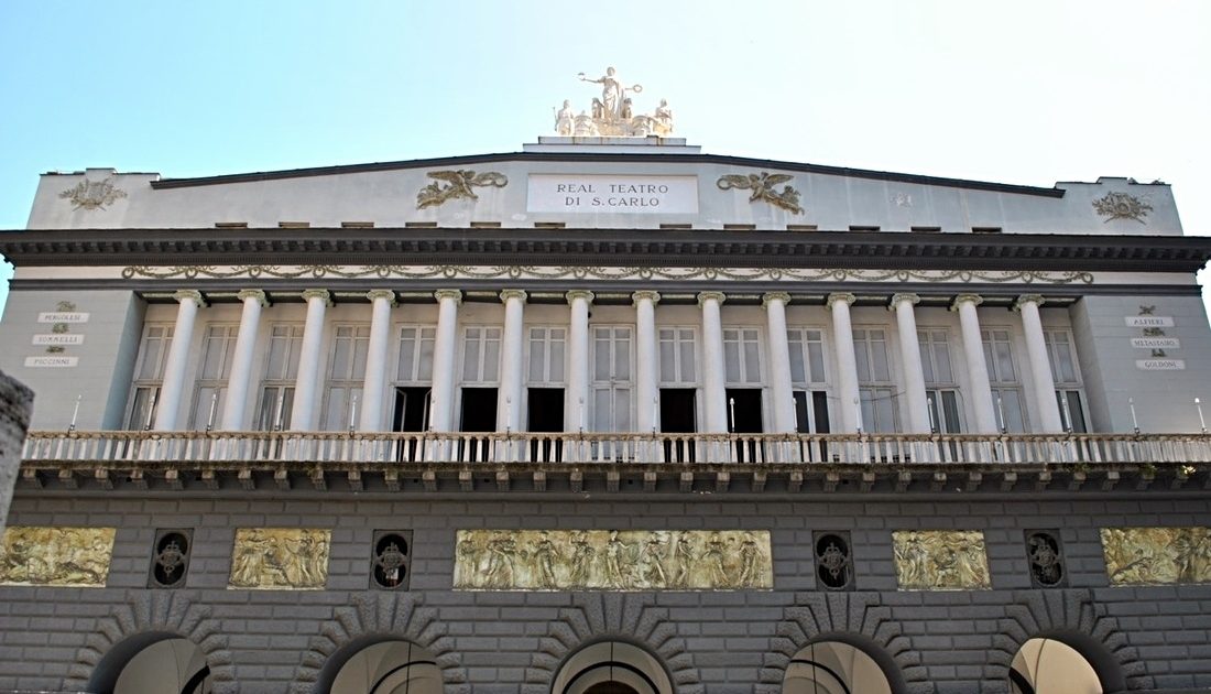 Completato a Napoli il restauro della Facciata del Teatro di San Carlo |  Napoli da Vivere