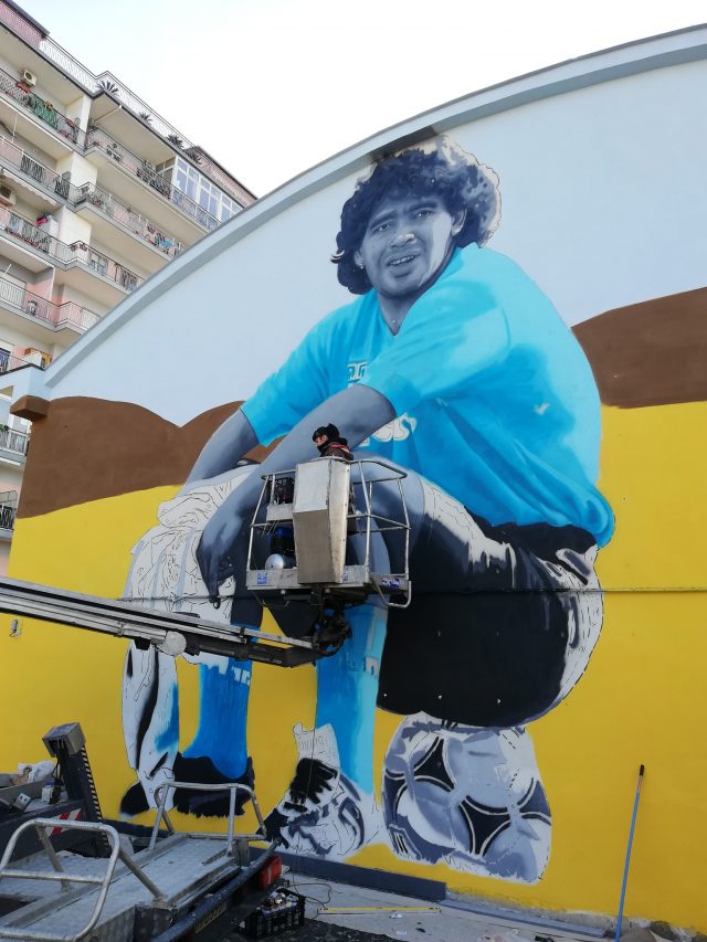 Un grande murale di Diego Armando Maradona a Gragnano ad opera di