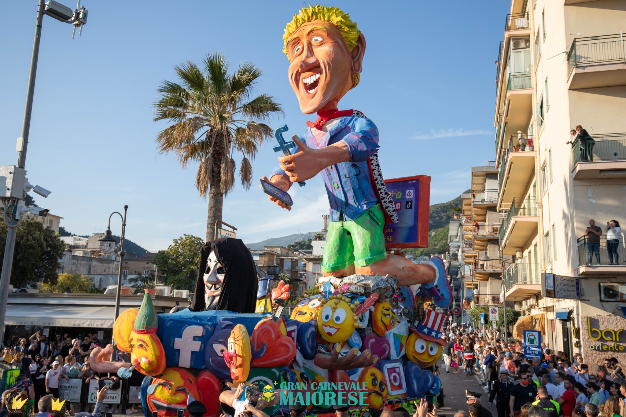 Il «Maggio Maiorese» l'edizione primaverile del Gran Carnevale di Maiori |  Napoli da Vivere