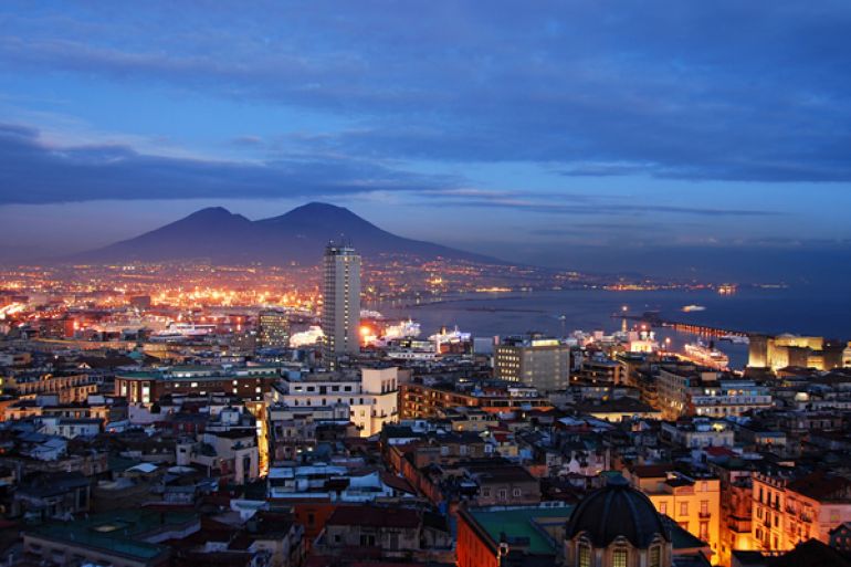 7-Panorami-che-ti-faranno-venir-voglia-di-trasferirti-a-Napoli.jpg