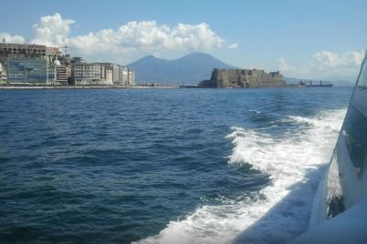 Batò-Muscio-il-battello-low-cost-nelle-acque-del-Golfo-di-Napoli.jpg
