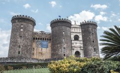Castel-Nuovo-dallesterno.jpg