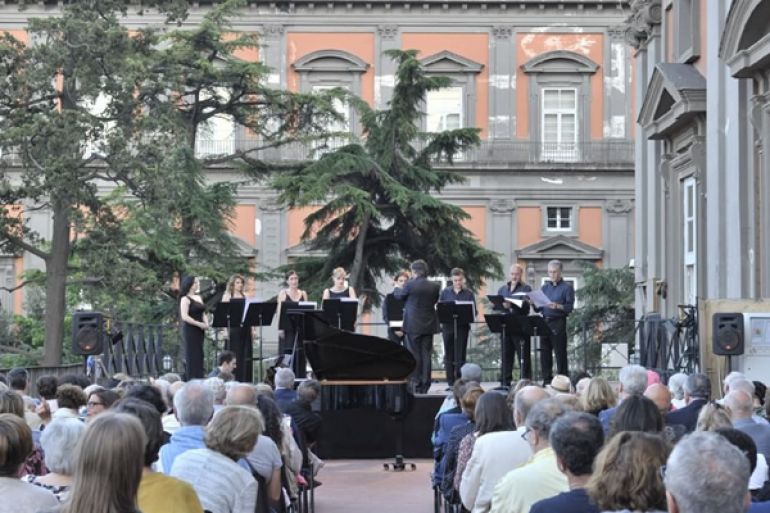 Concerti-e-Aperitivi-sulle-terrazze-del-Teatro-San-Carlo.jpg