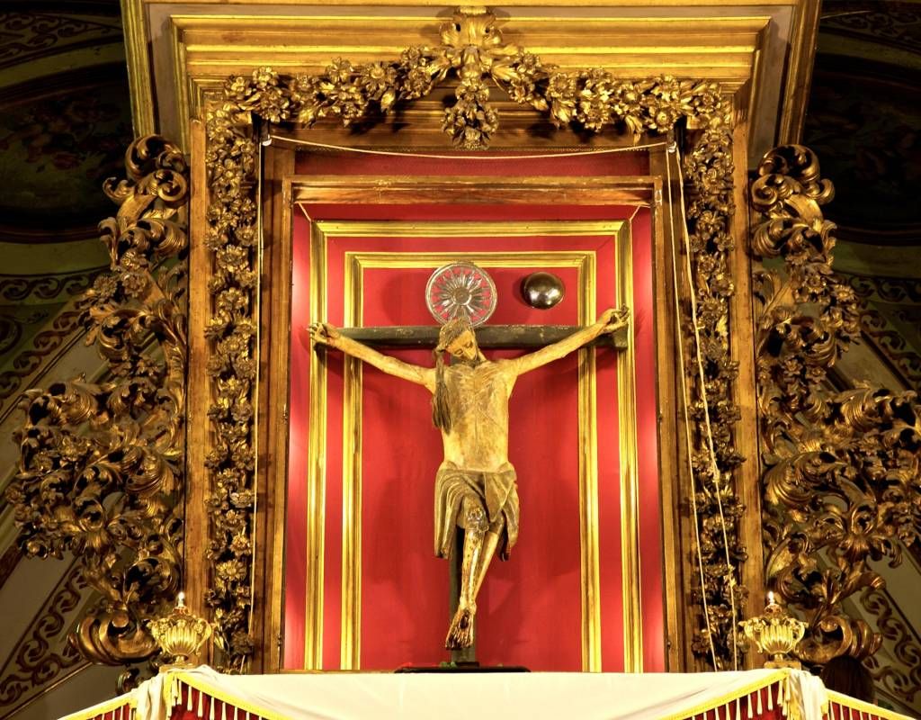 Crocifisso-Miracoloso-esposto-per-8-Giorni-alla-Basilica-del-Carmine-a-Napoli-Scoprire-Napoli.jpg