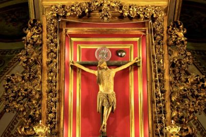 Crocifisso-Miracoloso-esposto-per-8-Giorni-alla-Basilica-del-Carmine-a-Napoli-Scoprire-Napoli.jpg