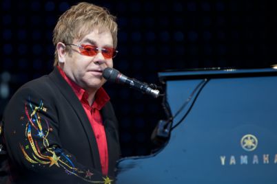 Elton-John-in-concerto-al-Teatro-degli-Scavi-di-Pompei.jpg