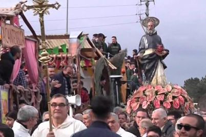 Festa-di-SantAntuono-e-Sfilata-dei-Carri-delle-Battuglie-a-Macerata-Campania.jpg