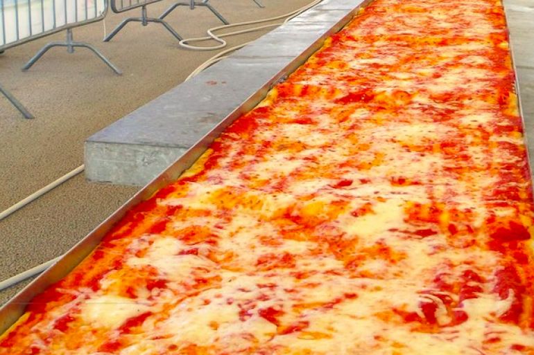 La-Pizza-più-lunga-del-mondo-sul-lungomare-Caracciolo-di-Napoli.jpg