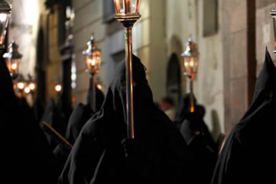La-Processione-Nera-o-del-Cristo-Morto-.jpg