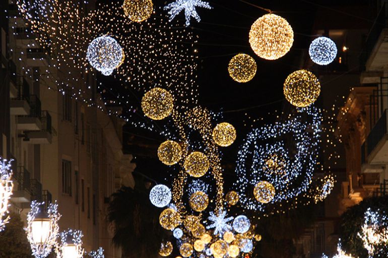 Decorazioni Natalizie Napoli.Luminarie Di Natale 2018 Bulgari Illuminera Il Centro Di Napoli Napoli Da Vivere