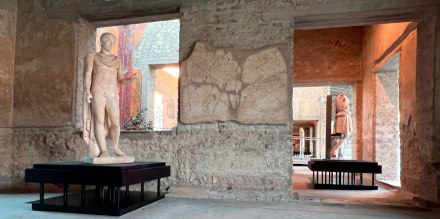 A Oplontis ricollocate 15 statue originali nella grande Villa di Poppea