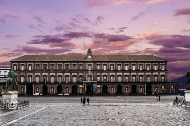 Palazzo-Reale-di-Napoli-Conclusa-la-ristrutturazione-della-Facciata-Principale-e1547758803121.jpg