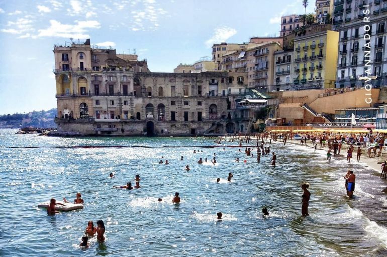 Le 8 Spiagge Piu Belle Di Napoli Scoprire Napoli Napoli Da Vivere