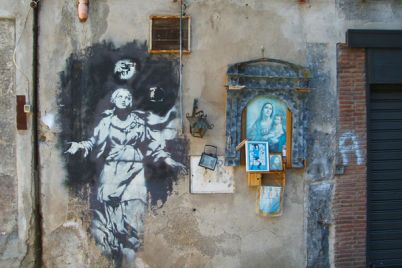 Street-Art-a-Napoli-l’unica-opera-italiana-di-Banksy.-Scoprire-Napoli.jpg
