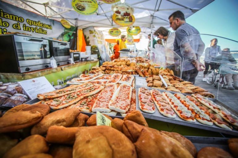 Street-Food-Parade-Pasqua-2018-Edition-sul-Lungomare-di-Napoli.jpg
