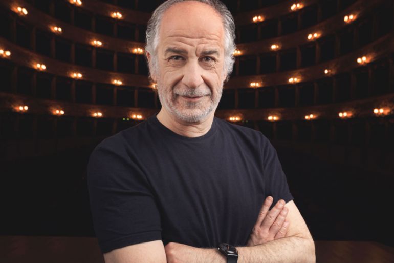 Toni-Servillo-legge-Napoli-al-Teatro-Trianon.jpg