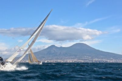 Velalonga-2017-per-Telethon-200-vele-nel-golfo-di-Napoli.jpg