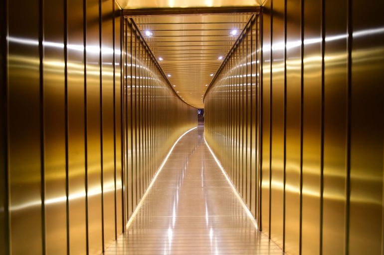 corridoio-dorato-scaled.jpg