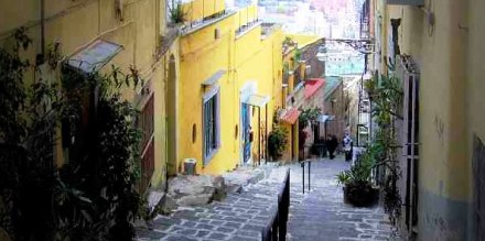 Festival del Giallo: tornano i tour letterari del giallo gratuiti in giro per la città di Napoli